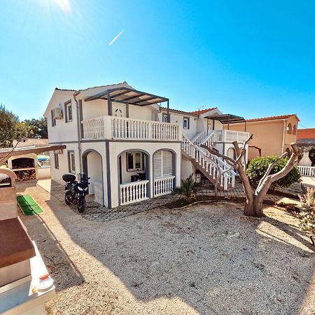 Apartmani Cvangic Vir Exterior foto